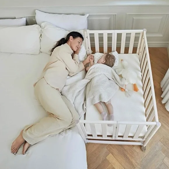 Amazing folding mini crib transforming into any baby bed - Picture 5 of 7